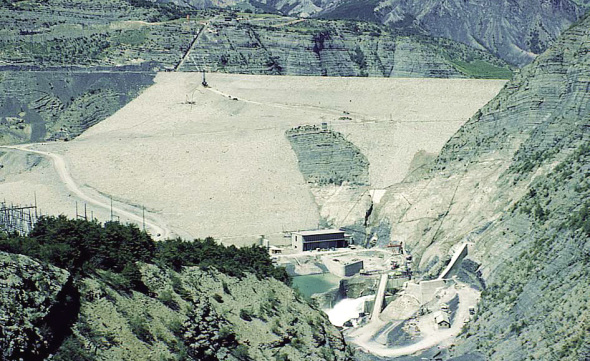 Le plus grand barrage en terre d'Europe